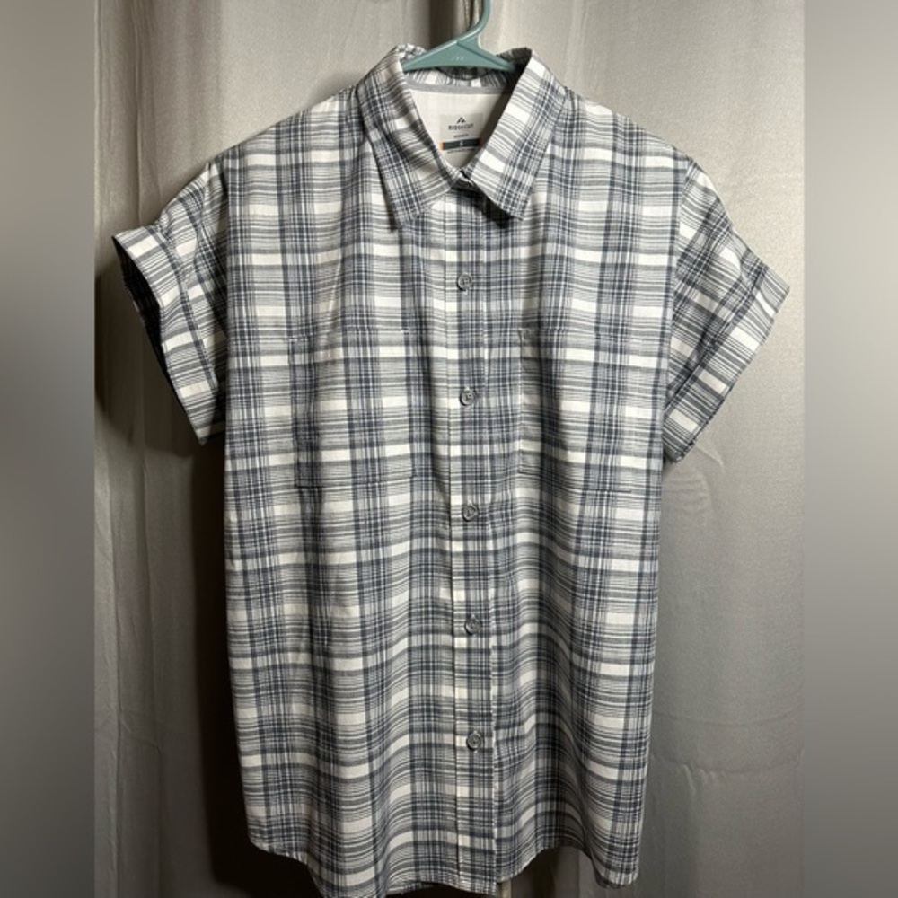 Ridgecut Toughwear Women’s Short‎ sleeve plaid Button Up Small shirt